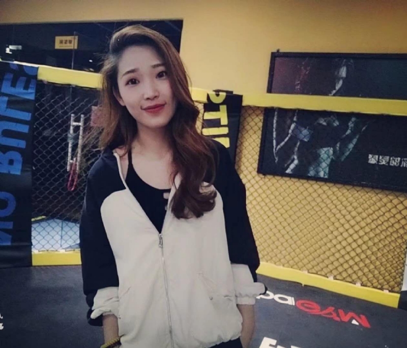 平ling的第三张照片--马尾王婆说媒